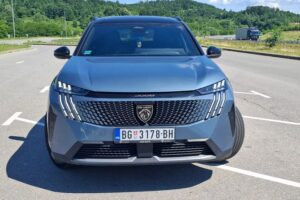NAJVEĆI LAV! Test Peugeot 5008 plug-in hybrid: Ovaj SUV predstavlja 4 automobila u jednom